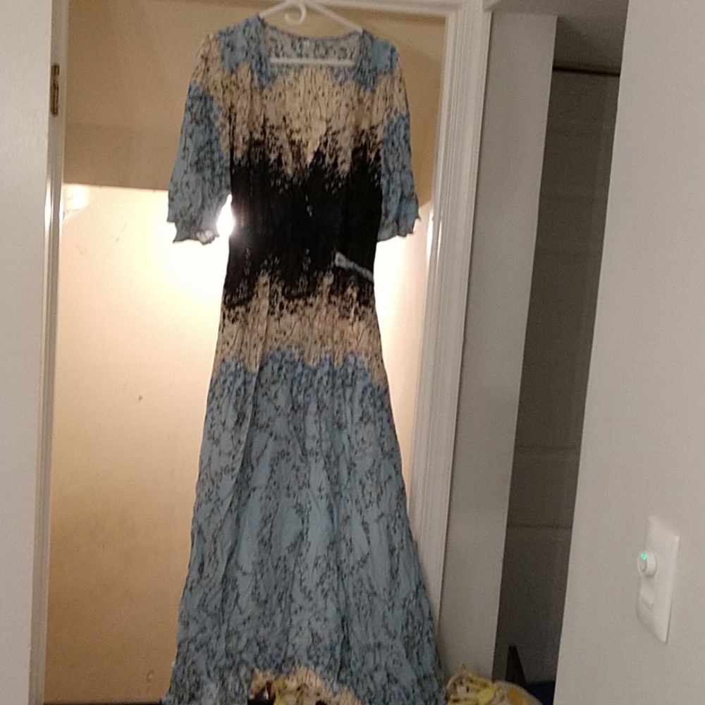 Dresses, Rompers & Tops - Picture 3 of 8